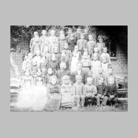 008-0024 Schulklassenaufnahme aus dem Jahre 1894 der Volksschule Buergersdorf. Im Bild die Schulkinder Otto und August Bewer und Anna Kunz..jpg